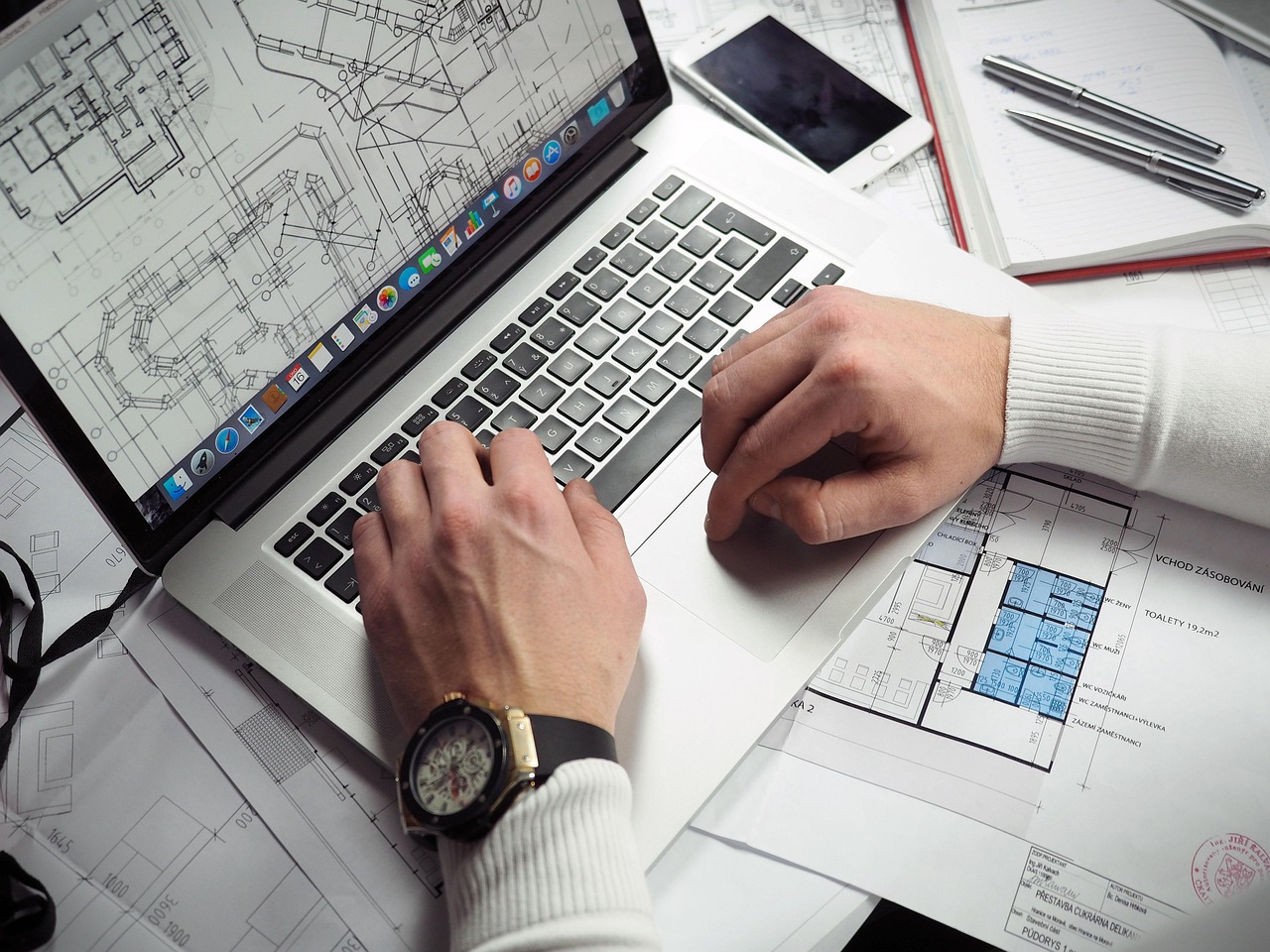 Blueprints, entrepreneur, hands — Transform Your Skills: Sogou Input Edition for All Levels